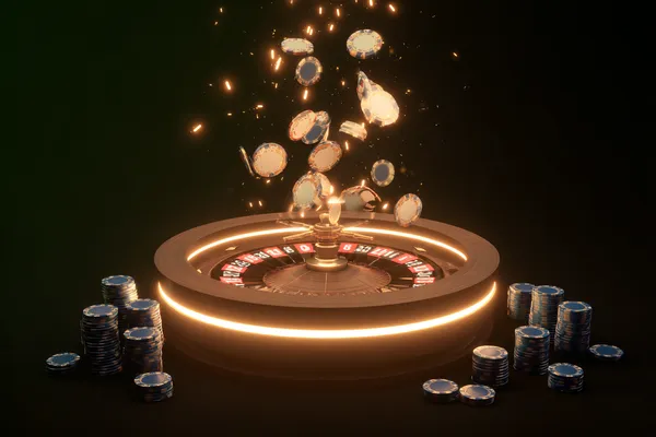 Uma mulher sorrindo perto de máquinas caça-níqueis brilhantes com símbolos de sorte, mostrando as emocionantes opções de slots do 25F.